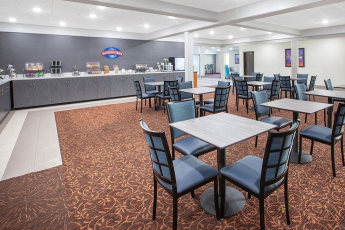 Imagen del bar/restaurante del Hotel Baymont Inn and Suites Grand Rapids Near Downtown. Foto 4