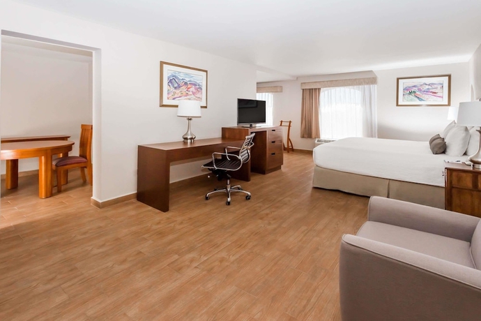 Imagen de la habitación del Hotel Baymont Inn and Suites Lazaro Cardenas. Foto 7