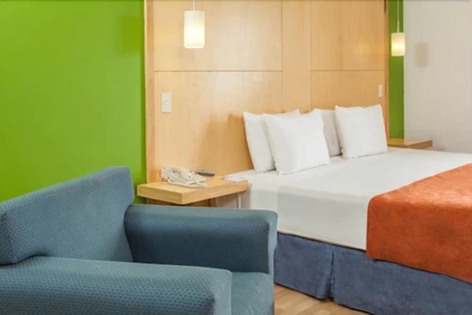 Imagen de la habitación del Hotel Baymont Inn and Suites Lazaro Cardenas. Foto 8