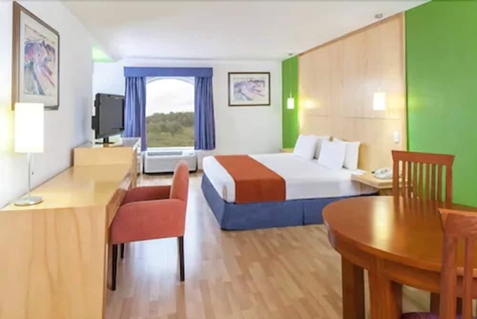 Imagen de la habitación del Hotel Baymont Inn and Suites Lazaro Cardenas. Foto 9