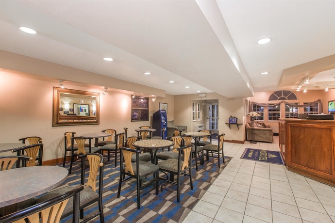 Imagen del bar/restaurante del Hotel Baymont Inn and Suites by Wyndham Anchorage Airport. Foto 1