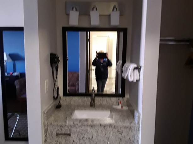 Imagen de la habitación del Hotel Baymont Inn and Suites by Wyndham Richmond. Foto 13