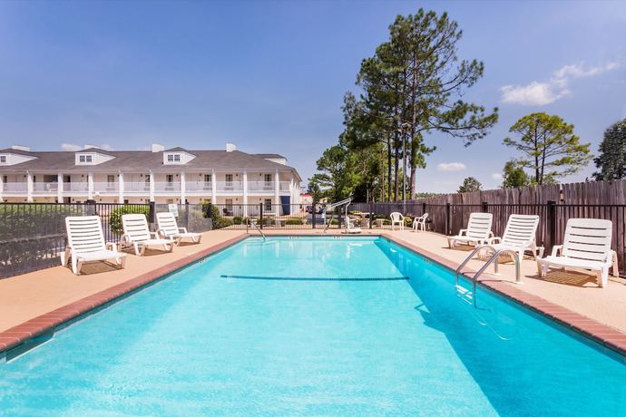 Imagen de la piscina del Hotel Baymont by Wyndham Albany at Albany Mall. Foto 20
