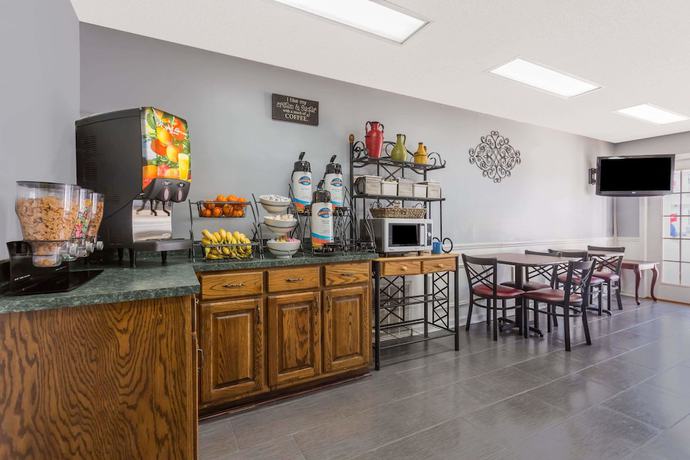 Imagen del bar/restaurante del Hotel Baymont by Wyndham Albany at Albany Mall. Foto 3