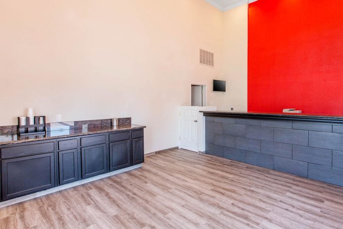 Imagen de los interiores del Hotel Baymont by Wyndham Bakersfield. Foto 17