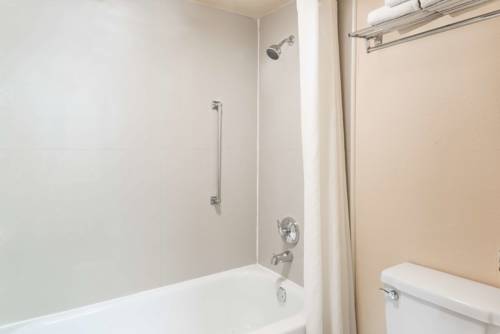 Imagen de la habitación del Hotel Baymont by Wyndham Batavia - Darien Lake. Foto 5