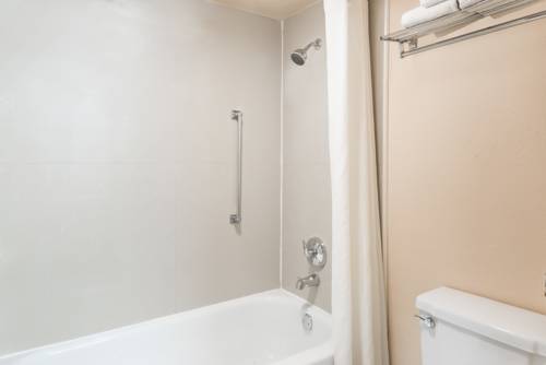 Imagen de la habitación del Hotel Baymont by Wyndham Batavia - Darien Lake. Foto 15