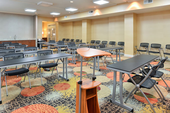 Imagen de los interiores del Hotel Baymont by Wyndham Bessemer. Foto 12