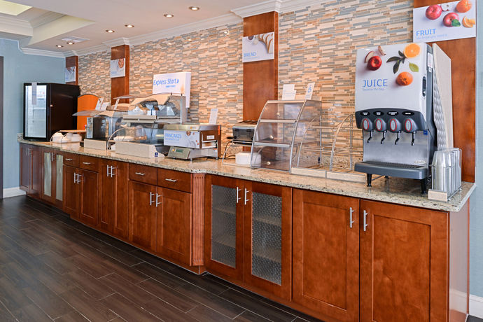Imagen del bar/restaurante del Hotel Baymont by Wyndham Bessemer. Foto 1