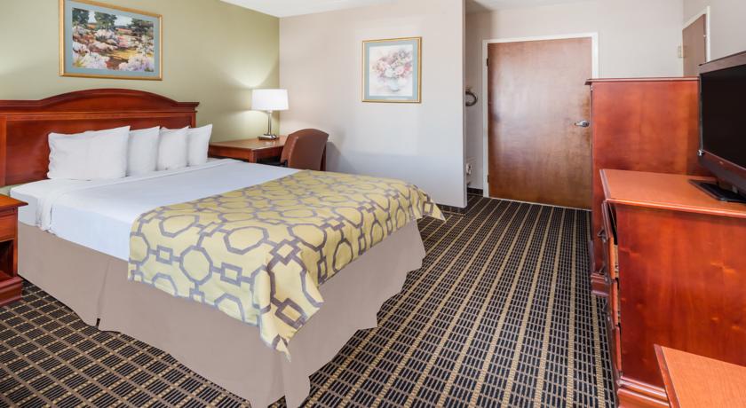 Imagen de la habitación del Hotel Baymont by Wyndham Clarksville Northeast. Foto 8