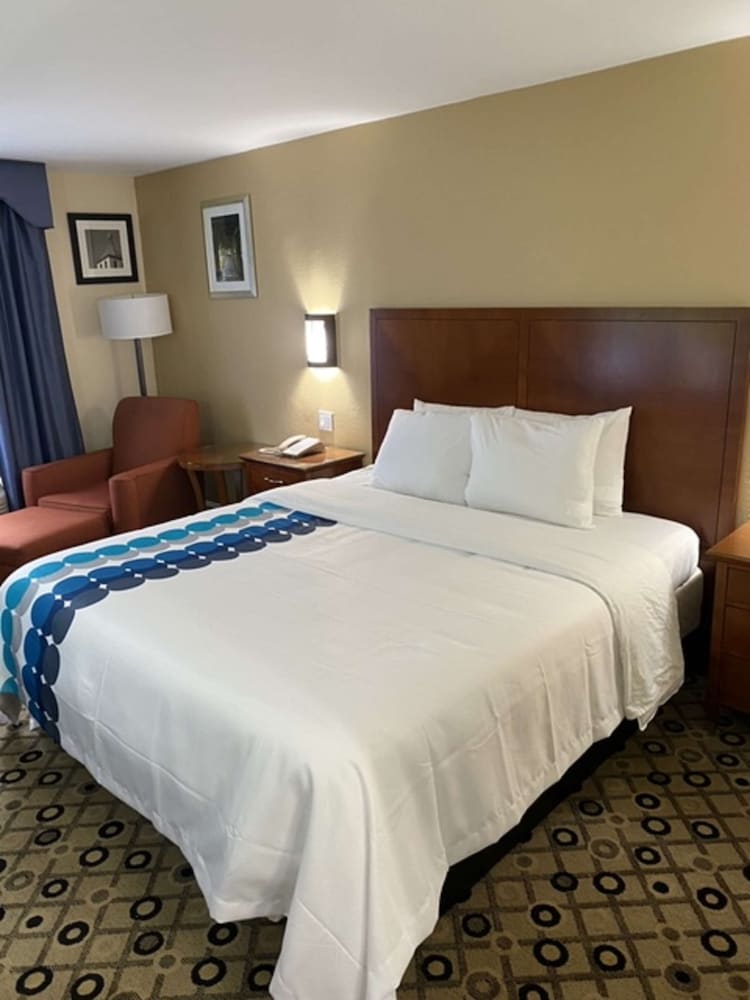 Imagen de la habitación del Hotel Baymont by Wyndham College Park Atlanta Airport South. Foto 4