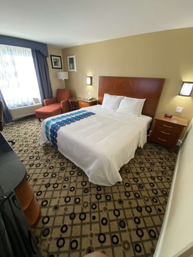 Imagen de la habitación del Hotel Baymont by Wyndham College Park Atlanta Airport South. Foto 14