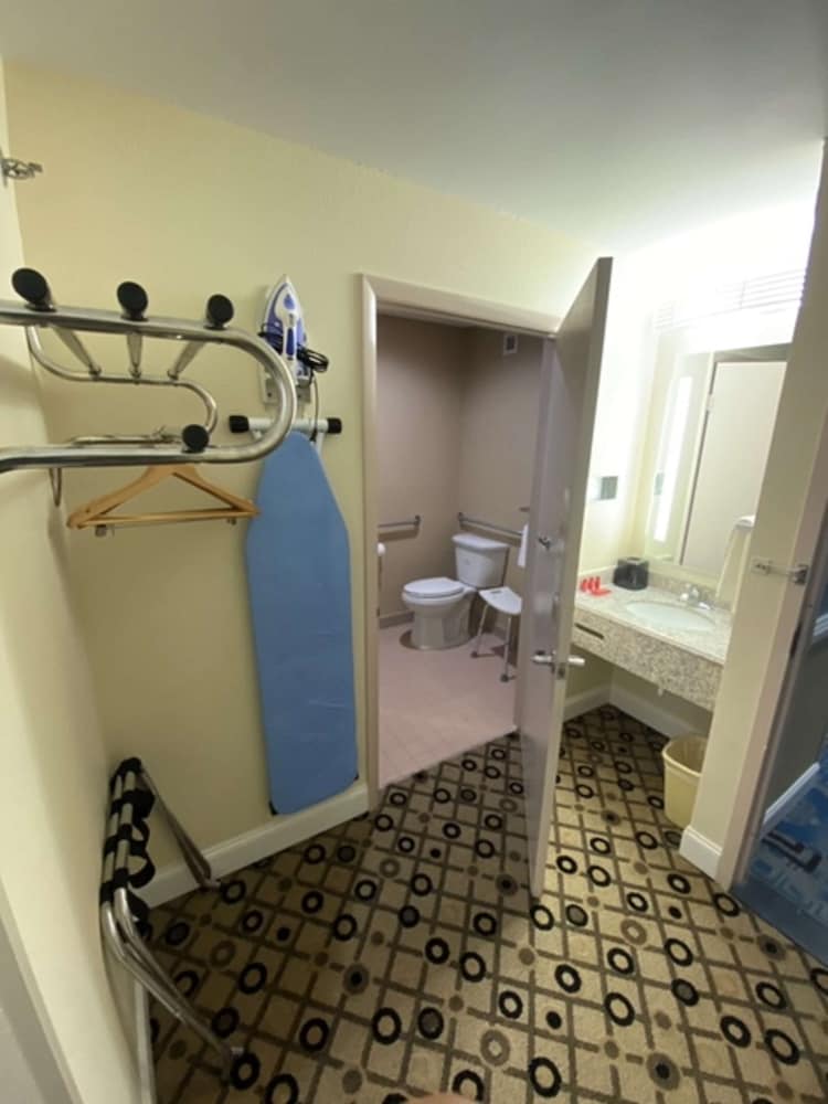 Imagen de la habitación del Hotel Baymont by Wyndham College Park Atlanta Airport South. Foto 15