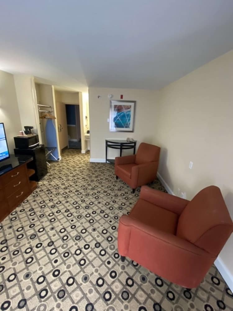 Imagen de la habitación del Hotel Baymont by Wyndham College Park Atlanta Airport South. Foto 16