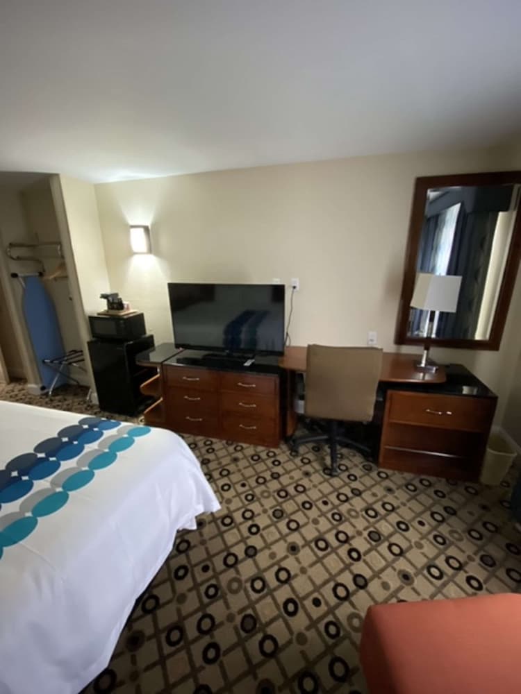 Imagen de la habitación del Hotel Baymont by Wyndham College Park Atlanta Airport South. Foto 17
