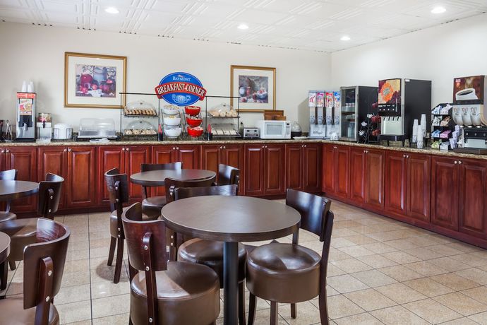 Imagen del bar/restaurante del Hotel Baymont by Wyndham Columbia Fort Jackson. Foto 3