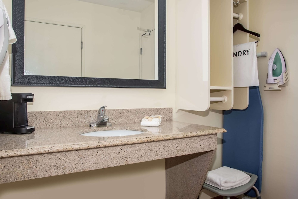 Imagen de la habitación del Hotel Baymont by Wyndham Columbia, MO. Foto 9