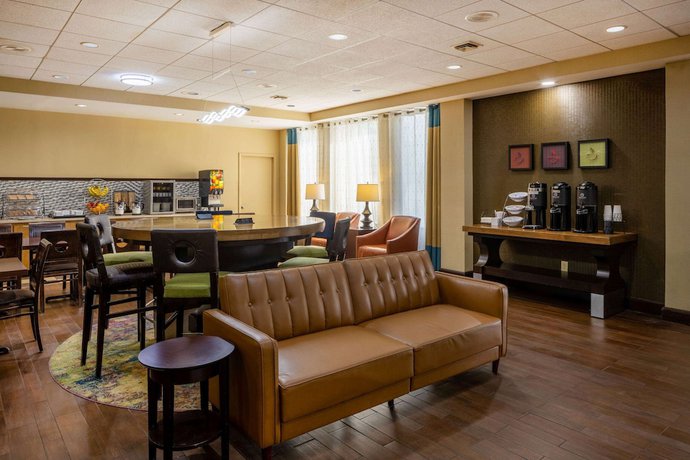 Imagen de los interiores del Hotel Baymont by Wyndham Columbus GA. Foto 19
