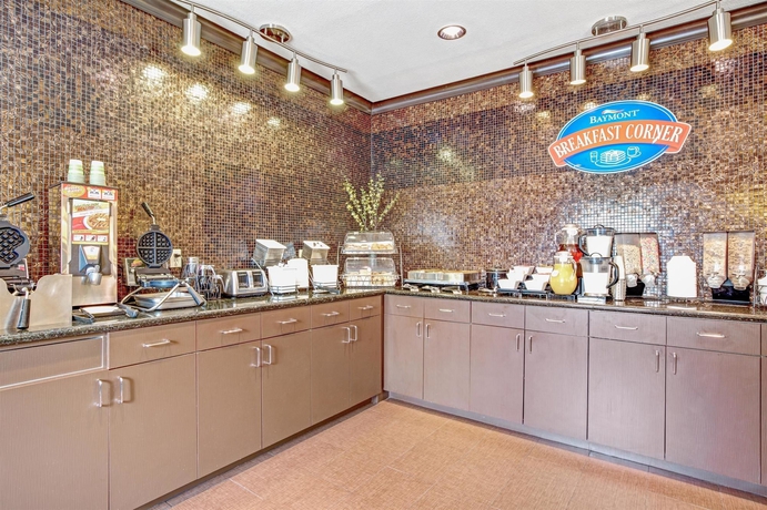 Imagen del bar/restaurante del Hotel Baymont by Wyndham Dallas/ Love Field. Foto 2