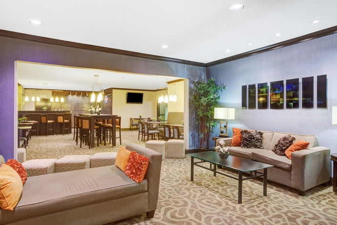 Imagen de los interiores del Hotel Baymont by Wyndham Dallas/ Love Field. Foto 12