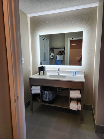 Imagen de la habitación del Hotel Baymont by Wyndham Davenport. Foto 6