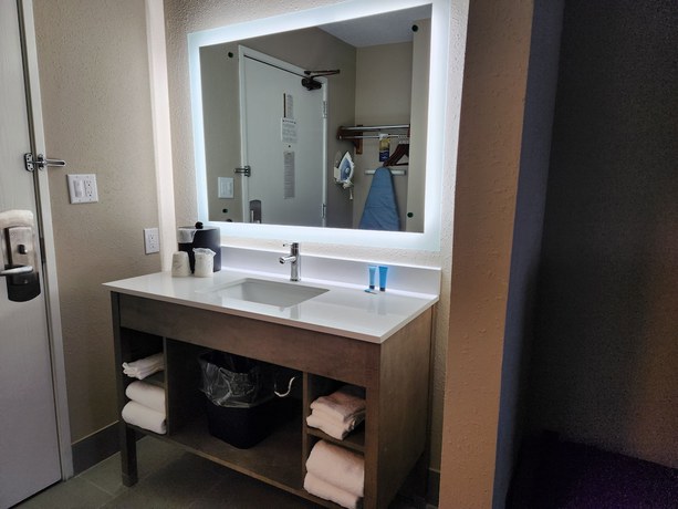 Imagen de la habitación del Hotel Baymont by Wyndham Davenport. Foto 8