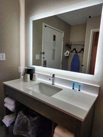 Imagen de la habitación del Hotel Baymont by Wyndham Davenport. Foto 9