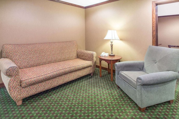 Imagen de los interiores del Hotel Baymont by Wyndham Davenport. Foto 20