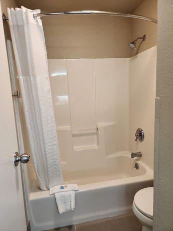 Imagen de la habitación del Hotel Baymont by Wyndham Davenport. Foto 12