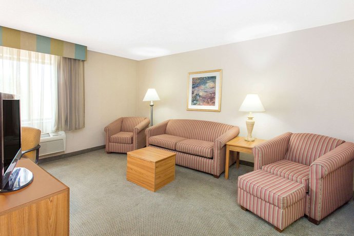 Imagen de la habitación del Hotel Baymont by Wyndham Davenport. Foto 15