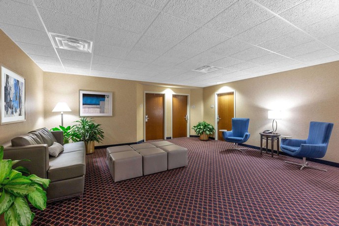 Imagen de los interiores del Hotel Baymont by Wyndham Des Moines Airport. Foto 17