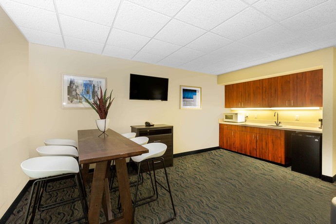 Imagen de la habitación del Hotel Baymont by Wyndham Des Moines Airport. Foto 4