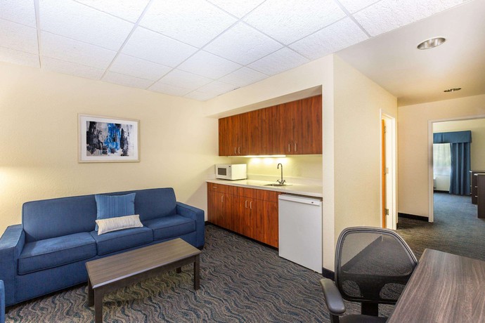 Imagen de la habitación del Hotel Baymont by Wyndham Des Moines Airport. Foto 6