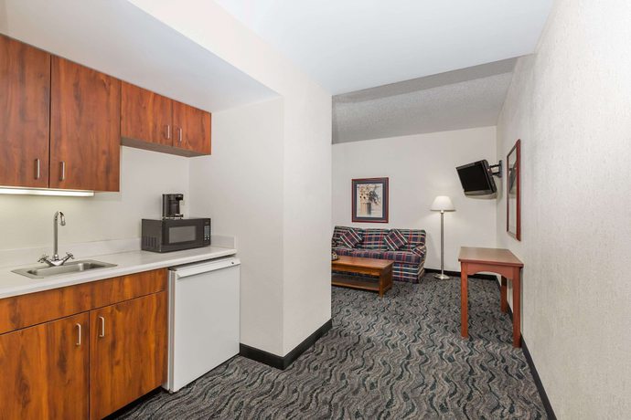 Imagen de la habitación del Hotel Baymont by Wyndham Des Moines Airport. Foto 9
