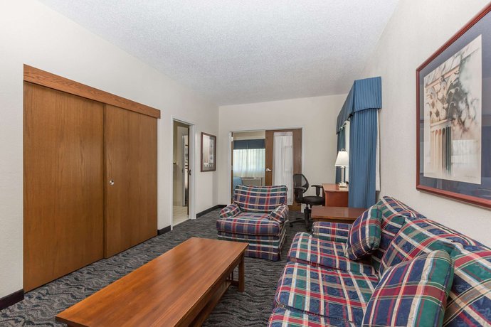 Imagen de la habitación del Hotel Baymont by Wyndham Des Moines Airport. Foto 13