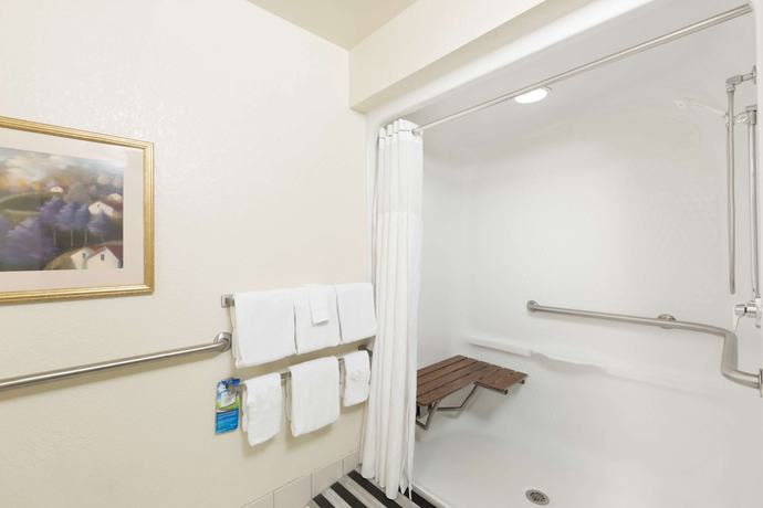Imagen de la habitación del Hotel Baymont by Wyndham Des Moines Airport. Foto 15