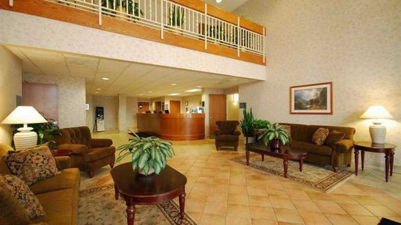 Imagen de los interiores del Hotel Baymont by Wyndham Des Moines Airport. Foto 20