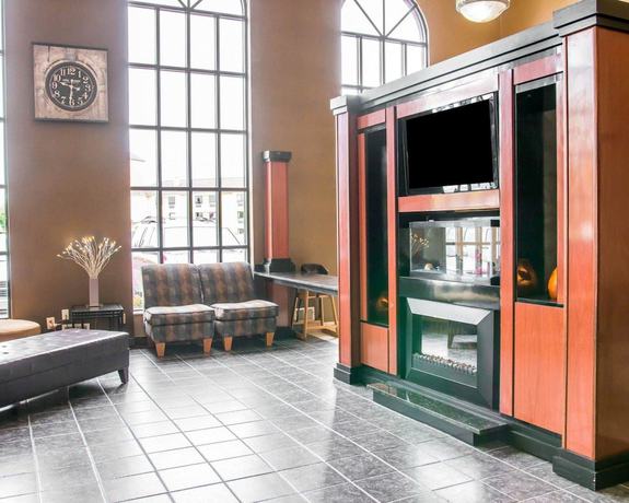 Imagen de los interiores del Hotel Baymont by Wyndham Flint Airport North. Foto 14