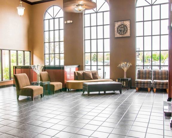 Imagen de los interiores del Hotel Baymont by Wyndham Flint Airport North. Foto 15