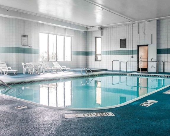 Imagen de la piscina del Hotel Baymont by Wyndham Flint Airport North. Foto 19