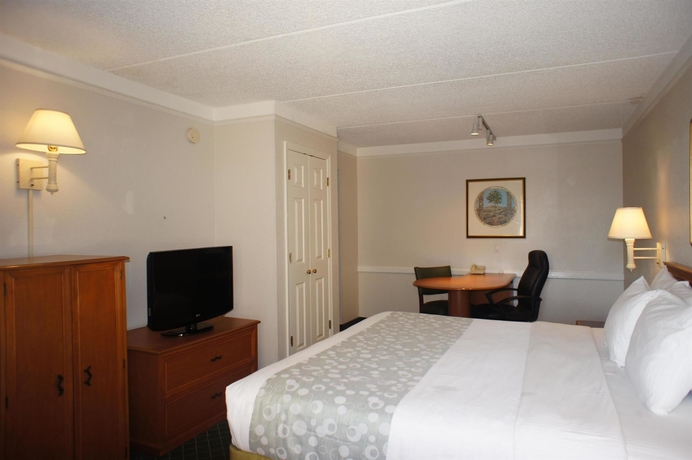 Imagen de la habitación del Hotel Baymont by Wyndham Fort Myers Central. Foto 11