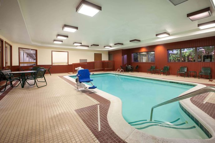 Imagen de la piscina del Hotel Baymont by Wyndham Franklin, Franklin. Foto 20