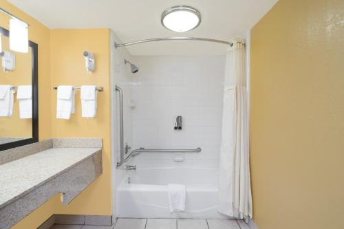 Imagen de la habitación del Hotel Baymont by Wyndham Goodlettsville Nashville. Foto 8