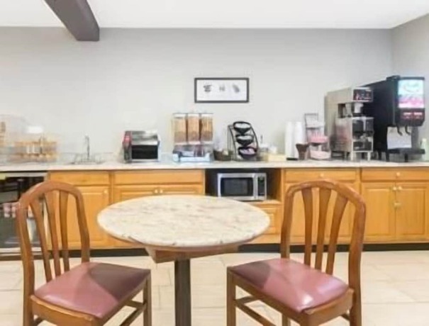 Imagen del bar/restaurante del Hotel Baymont by Wyndham Henrietta/Rochester. Foto 2