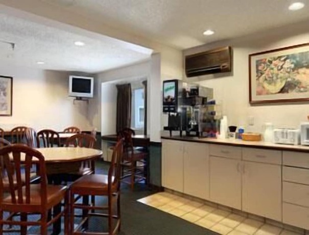 Imagen del bar/restaurante del Hotel Baymont by Wyndham Henrietta/Rochester. Foto 3