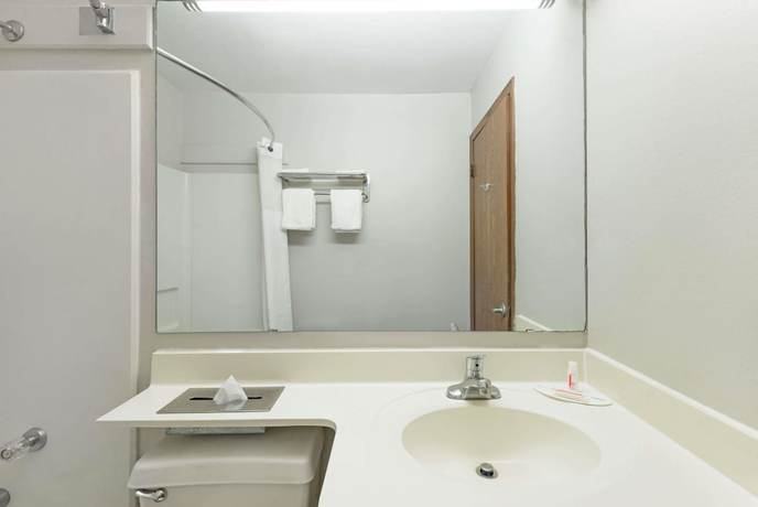 Imagen de la habitación del Hotel Baymont by Wyndham Henrietta/Rochester. Foto 7