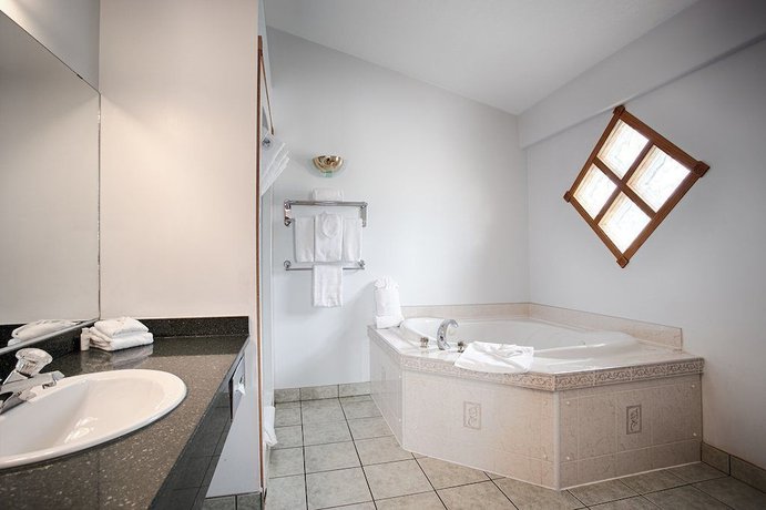 Imagen de la habitación del Hotel Baymont by Wyndham Hinton. Foto 12