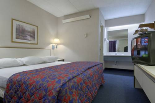 Imagen de la habitación del Hotel Baymont by Wyndham Holland/Toledo. Foto 9