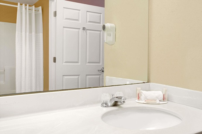 Imagen de la habitación del Hotel Baymont by Wyndham Jacksonville/Butler Blvd. Foto 9