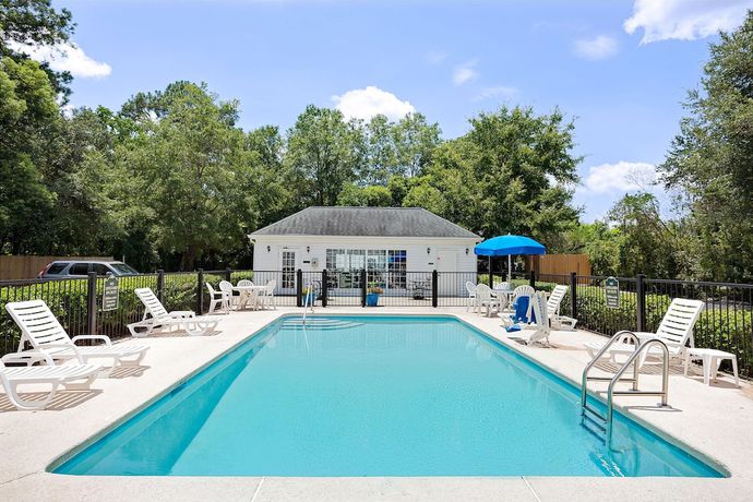 Imagen de la piscina del Hotel Baymont by Wyndham Jacksonville/Butler Blvd. Foto 19
